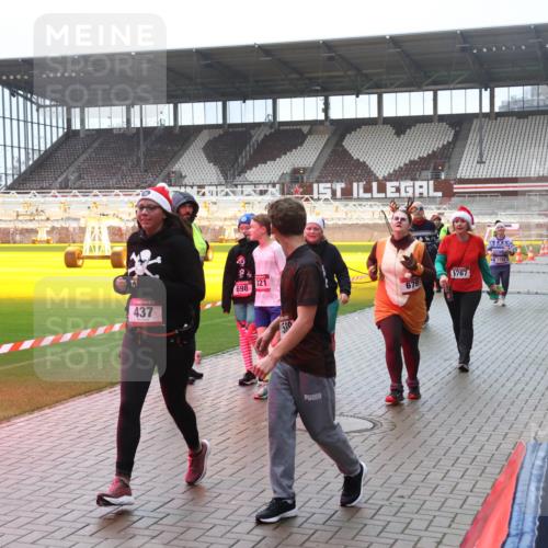 07.12.2025 - St. Pauli X-Mass-Run No. 15 Luisa Fischer http://msf.ph/oto/9380059 07.12.2025 11:12:19 Ziel 698, 437, 321, 1580, 679, 1767, 1186, 388, 408, 416, 437, 679, 689, 690, 694, 695, 819, 1186, 1246, 1278, 1309, 1321, 1589, 1711, 1714, 1767, 1770 meine-sportfotos.de