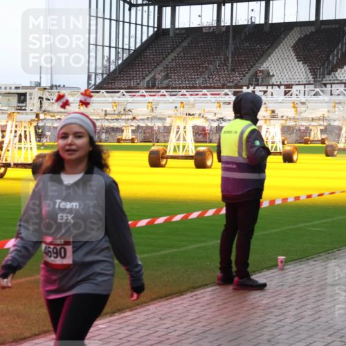 07.12.2025 - St. Pauli X-Mass-Run No. 15 Luisa Fischer http://msf.ph/oto/9380060 07.12.2025 10:37:32 Ziel 4690, 37, 503, 511, 521, 665, 717, 833, 2349, 2351, 2615, 3056, 3090, 3214, 3263, 4690, 4691, 4693, 4761 meine-sportfotos.de