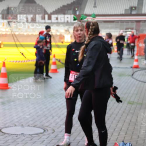 07.12.2025 - St. Pauli X-Mass-Run No. 15 Luisa Fischer http://msf.ph/oto/9380087 07.12.2025 10:08:19 Ziel 11, 716, 767, 1447, 1449, 1543, 1905, 2691, 2692, 3003, 3627, 3628, 4231, 4623, 4624, 4626, 4734, 4737, 4740 meine-sportfotos.de
