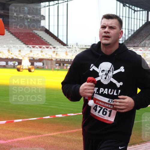 07.12.2025 - St. Pauli X-Mass-Run No. 15 Luisa Fischer http://msf.ph/oto/9380091 07.12.2025 10:37:43 Ziel 47, 15, 4761, 503, 2349, 2351, 2615, 3056, 3090, 3214, 3263, 4690, 4761 meine-sportfotos.de