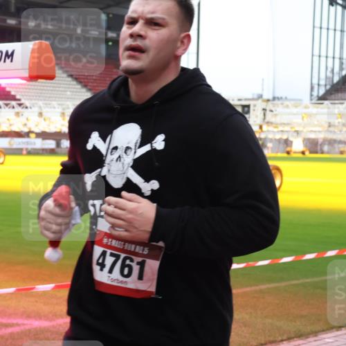 07.12.2025 - St. Pauli X-Mass-Run No. 15 Luisa Fischer http://msf.ph/oto/9380093 07.12.2025 10:37:43 Ziel 4761, 503, 2349, 2351, 2615, 3056, 3090, 3214, 3263, 4690, 4761 meine-sportfotos.de