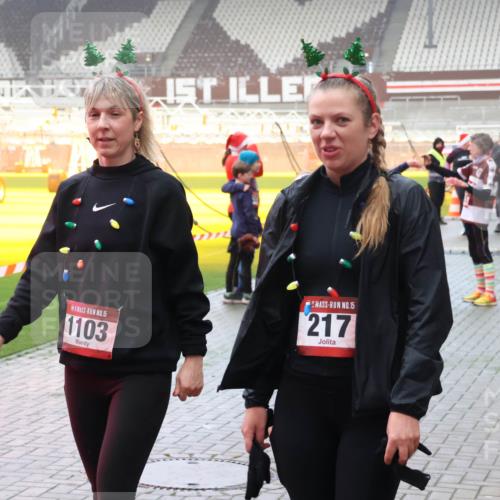 07.12.2025 - St. Pauli X-Mass-Run No. 15 Luisa Fischer http://msf.ph/oto/9380098 07.12.2025 10:08:21 Ziel 15, 1103, 15, 217, 4475, 1447, 1449, 1543, 1905, 2691, 2692, 3003, 3627, 3628, 4231, 4623, 4624, 4626, 4734, 4737, 4740 meine-sportfotos.de