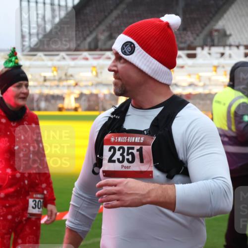 07.12.2025 - St. Pauli X-Mass-Run No. 15 Luisa Fischer http://msf.ph/oto/9380102 07.12.2025 10:38:02 Ziel 30, 30, 15, 2351, 3069, 3214, 4761, 4872 meine-sportfotos.de