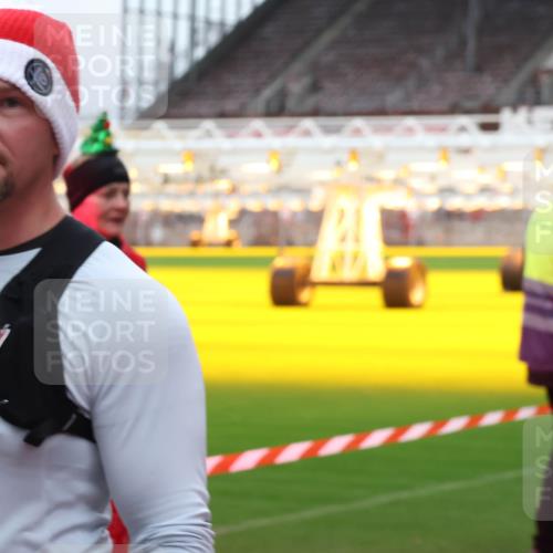 07.12.2025 - St. Pauli X-Mass-Run No. 15 Luisa Fischer http://msf.ph/oto/9380108 07.12.2025 10:38:03 Ziel 2351, 3069, 3214, 4761, 4872 meine-sportfotos.de