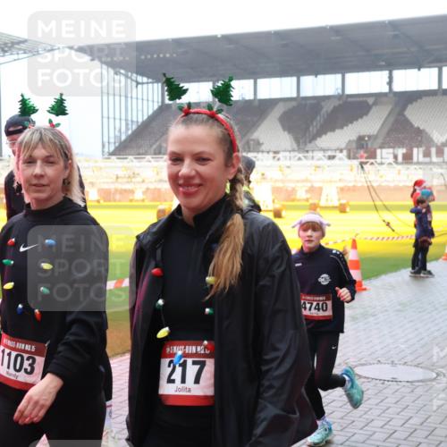 07.12.2025 - St. Pauli X-Mass-Run No. 15 Luisa Fischer http://msf.ph/oto/9380111 07.12.2025 10:08:22 Ziel 3970, 15, 1103, 217, 4740, 1447, 1449, 1543, 1905, 2691, 2692, 3003, 3627, 3628, 4231, 4623, 4624, 4626, 4734, 4737, 4740 meine-sportfotos.de