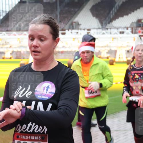 07.12.2025 - St. Pauli X-Mass-Run No. 15 Luisa Fischer http://msf.ph/oto/9380118 07.12.2025 10:38:05 Ziel 30, 15, 563, 2899, 3069, 3214, 4761, 4872 meine-sportfotos.de