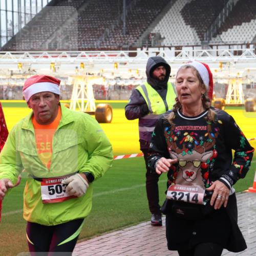 07.12.2025 - St. Pauli X-Mass-Run No. 15 Luisa Fischer http://msf.ph/oto/9380124 07.12.2025 10:38:06 Ziel 6709, 503, 15, 3214, 2899, 3069, 3214, 4872 meine-sportfotos.de