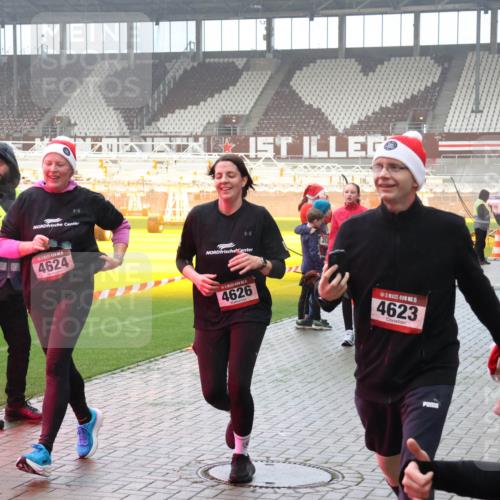 07.12.2025 - St. Pauli X-Mass-Run No. 15 Luisa Fischer http://msf.ph/oto/9380125 07.12.2025 10:08:30 Ziel 6709, 4624, 4626, 15, 4623, 3628, 1447, 1449, 1905, 2691, 2692, 2746, 3627, 3628, 4231, 4623, 4624, 4626, 4734, 4737, 4740 meine-sportfotos.de