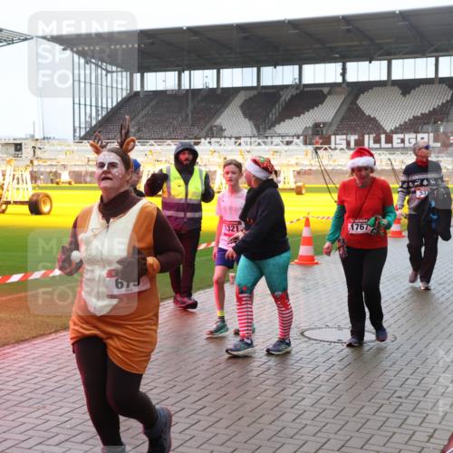 07.12.2025 - St. Pauli X-Mass-Run No. 15 Luisa Fischer http://msf.ph/oto/9380131 07.12.2025 11:12:22 Ziel 673, 1321, 1767, 537, 76, 79, 388, 408, 416, 437, 605, 679, 689, 690, 694, 695, 819, 1186, 1246, 1278, 1309, 1321, 1589, 1711, 1714, 1767 meine-sportfotos.de
