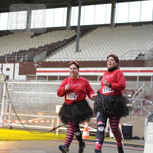 07.12.2025 - St. Pauli X-Mass-Run No. 15 Patografie http://msf.ph/oto/9380132 07.12.2025 10:16:13 Ziel 394, 1328, 2743 meine-sportfotos.de