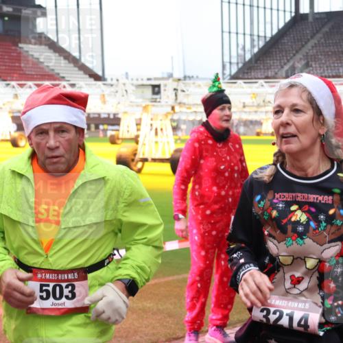 07.12.2025 - St. Pauli X-Mass-Run No. 15 Luisa Fischer http://msf.ph/oto/9380133 07.12.2025 10:38:07 Ziel 15, 503, 15, 3214, 70, 2899, 3069, 3214, 4872 meine-sportfotos.de