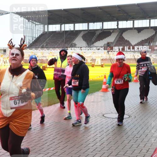 07.12.2025 - St. Pauli X-Mass-Run No. 15 Luisa Fischer http://msf.ph/oto/9380134 07.12.2025 11:12:22 Ziel 675, 697, 1767, 537, 1186, 76, 79, 388, 408, 416, 437, 605, 679, 689, 690, 694, 695, 819, 1186, 1246, 1278, 1309, 1321, 1589, 1711, 1714, 1767 meine-sportfotos.de