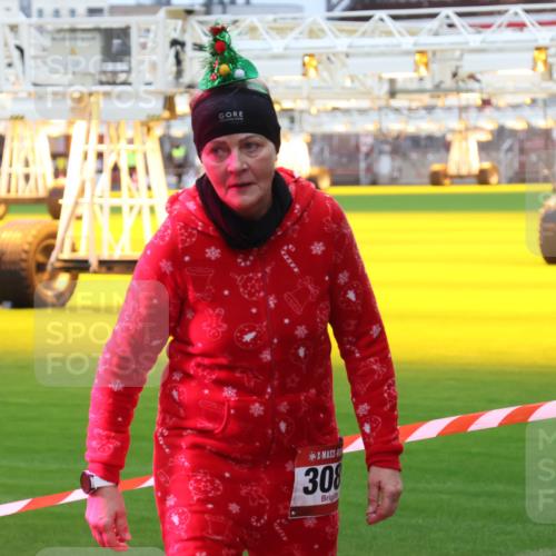 07.12.2025 - St. Pauli X-Mass-Run No. 15 Luisa Fischer http://msf.ph/oto/9380139 07.12.2025 10:38:09 Ziel 308, 70, 2899, 3069, 3214, 4872 meine-sportfotos.de
