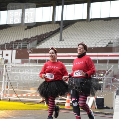 07.12.2025 - St. Pauli X-Mass-Run No. 15 Patografie http://msf.ph/oto/9380140 07.12.2025 10:16:13 Ziel 394, 1328, 2743 meine-sportfotos.de