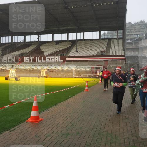 07.12.2025 - St. Pauli X-Mass-Run No. 15 Fabian Wolf http://msf.ph/oto/9380142 07.12.2025 10:08:42 Ziel 390, 707, 789, 947, 1002, 1031, 2247, 2248, 2521, 3212, 3332, 3335, 3495, 3671, 3759, 4205, 4232, 4234, 4451 meine-sportfotos.de