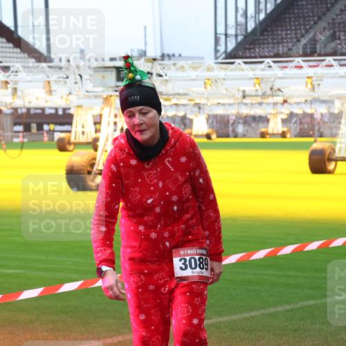 07.12.2025 - St. Pauli X-Mass-Run No. 15 Luisa Fischer http://msf.ph/oto/9380144 07.12.2025 10:38:09 Ziel 3089, 70, 2899, 3069, 3214, 4872 meine-sportfotos.de