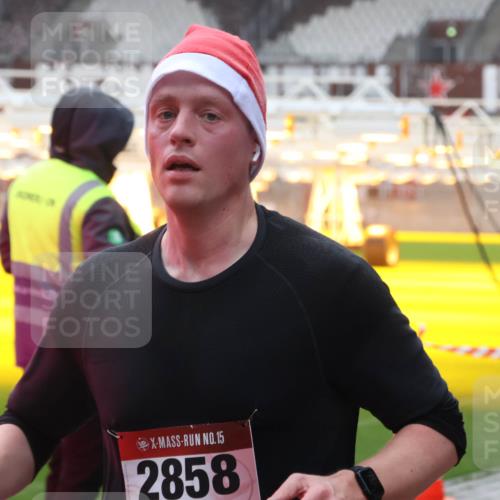 07.12.2025 - St. Pauli X-Mass-Run No. 15 Luisa Fischer http://msf.ph/oto/9380145 07.12.2025 11:12:46 Ziel 15, 2858, 46, 76, 79, 218, 388, 408, 416, 437, 489, 597, 605, 663, 671, 682, 694, 695, 718, 819, 836, 839, 888, 1142, 1246, 1261, 1278, 1423, 1609, 1610, 2858 meine-sportfotos.de
