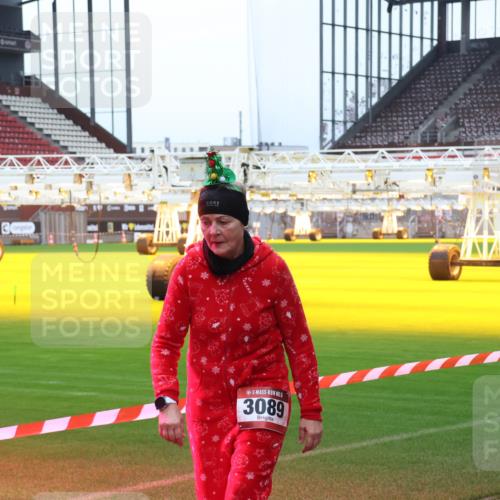 07.12.2025 - St. Pauli X-Mass-Run No. 15 Luisa Fischer http://msf.ph/oto/9380147 07.12.2025 10:38:09 Ziel 3089, 70, 2899, 3069, 3214, 4872 meine-sportfotos.de