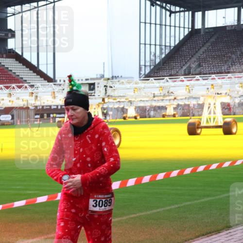 07.12.2025 - St. Pauli X-Mass-Run No. 15 Luisa Fischer http://msf.ph/oto/9380151 07.12.2025 10:38:10 Ziel 3089, 70, 2899, 3069, 3214, 4872 meine-sportfotos.de
