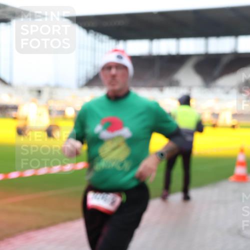 07.12.2025 - St. Pauli X-Mass-Run No. 15 Luisa Fischer http://msf.ph/oto/9380161 07.12.2025 10:38:13 Ziel 70, 2899, 3069, 3214, 4872 meine-sportfotos.de
