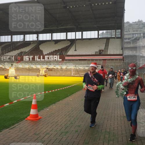 07.12.2025 - St. Pauli X-Mass-Run No. 15 Fabian Wolf http://msf.ph/oto/9380169 07.12.2025 10:08:43 Ziel 390, 707, 789, 947, 1002, 1031, 2247, 2248, 2521, 3212, 3332, 3335, 3495, 3671, 3759, 4205, 4232, 4234, 4451 meine-sportfotos.de