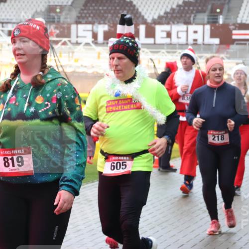 07.12.2025 - St. Pauli X-Mass-Run No. 15 Luisa Fischer http://msf.ph/oto/9380173 07.12.2025 11:12:52 Ziel 836, 15, 819, 5, 605, 218, 718, 46, 76, 79, 218, 388, 416, 489, 494, 597, 605, 663, 671, 682, 695, 718, 819, 836, 839, 888, 1142, 1246, 1261, 1278, 1420, 1422, 1423, 1609, 1610, 2858 meine-sportfotos.de