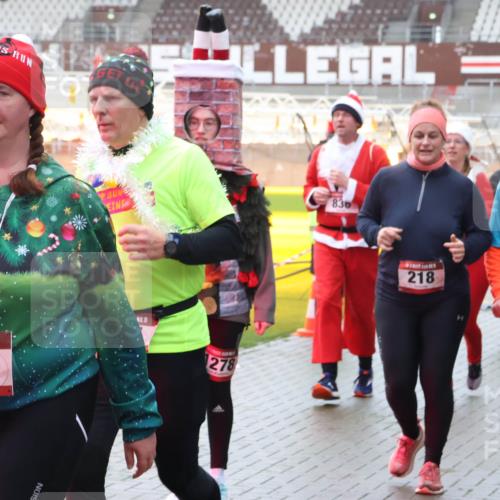 07.12.2025 - St. Pauli X-Mass-Run No. 15 Luisa Fischer http://msf.ph/oto/9380174 07.12.2025 11:12:52 Ziel 836, 15, 819, 278, 218, 718, 46, 76, 79, 218, 388, 416, 489, 494, 597, 605, 663, 671, 682, 695, 718, 819, 836, 839, 888, 1142, 1246, 1261, 1278, 1420, 1422, 1423, 1609, 1610, 2858 meine-sportfotos.de