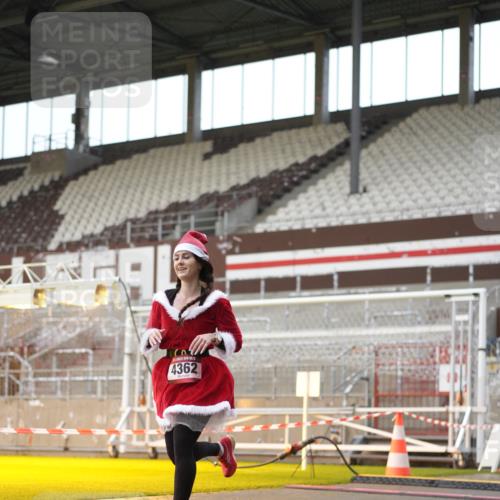 07.12.2025 - St. Pauli X-Mass-Run No. 15 Patografie http://msf.ph/oto/9380179 07.12.2025 10:16:26 Ziel 1328, 2185, 2266, 2743, 4362, 4363, 4510 meine-sportfotos.de