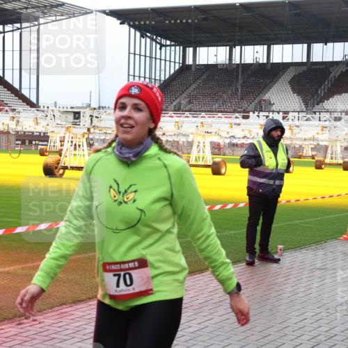 07.12.2025 - St. Pauli X-Mass-Run No. 15 Luisa Fischer http://msf.ph/oto/9380183 07.12.2025 10:38:27 Ziel 70, 70, 1794, 2899, 3069, 4872 meine-sportfotos.de