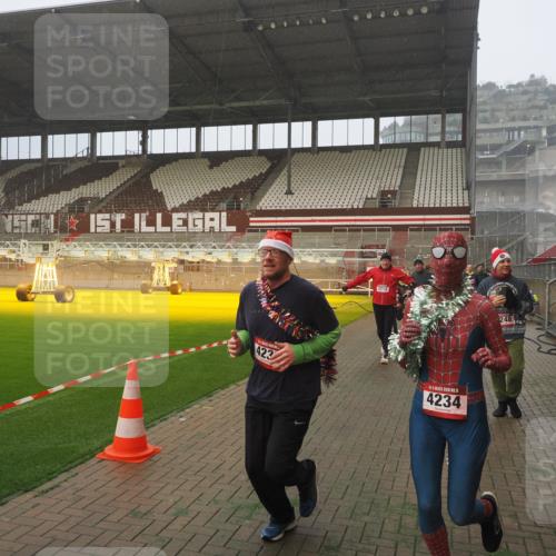 07.12.2025 - St. Pauli X-Mass-Run No. 15 Fabian Wolf http://msf.ph/oto/9380188 07.12.2025 10:08:43 Ziel 390, 707, 789, 947, 1002, 1031, 2247, 2248, 2521, 3212, 3332, 3335, 3495, 3671, 3759, 4205, 4232, 4234, 4451 meine-sportfotos.de