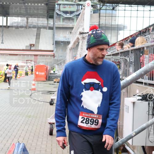 07.12.2025 - St. Pauli X-Mass-Run No. 15 Luisa Fischer http://msf.ph/oto/9380189 07.12.2025 10:38:29 Ziel 15, 2899, 70, 1794, 2899, 3069, 4872 meine-sportfotos.de