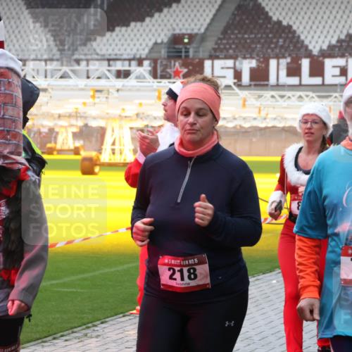 07.12.2025 - St. Pauli X-Mass-Run No. 15 Luisa Fischer http://msf.ph/oto/9380191 07.12.2025 11:12:54 Ziel 15, 218, 15, 718, 46, 76, 79, 218, 388, 416, 489, 494, 597, 605, 663, 671, 682, 695, 718, 819, 836, 839, 888, 1142, 1246, 1261, 1278, 1420, 1422, 1423, 1609, 1610, 2858, 4794, 4802, 4804 meine-sportfotos.de