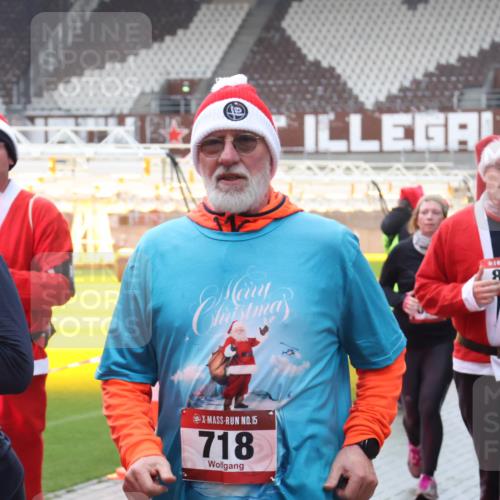 07.12.2025 - St. Pauli X-Mass-Run No. 15 Luisa Fischer http://msf.ph/oto/9380197 07.12.2025 11:12:55 Ziel 888, 15, 8, 15, 718, 21, 46, 76, 79, 218, 388, 416, 489, 494, 597, 605, 663, 671, 682, 695, 718, 819, 836, 839, 888, 1142, 1246, 1261, 1278, 1420, 1422, 1423, 1609, 1610, 2858, 3167, 4794, 4802, 4804 meine-sportfotos.de
