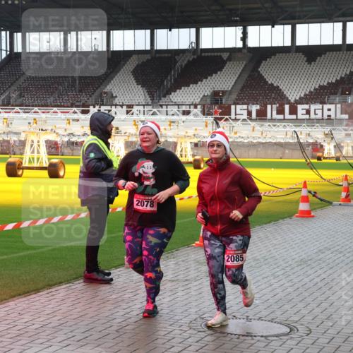 07.12.2025 - St. Pauli X-Mass-Run No. 15 Luisa Fischer http://msf.ph/oto/9380217 07.12.2025 10:39:10 Ziel 2078, 2085, 306, 1255, 1250, 1250, 1255, 2078, 2085, 2827, 2828, 2943, 3058, 3061 meine-sportfotos.de