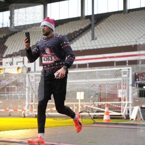 07.12.2025 - St. Pauli X-Mass-Run No. 15 Patografie http://msf.ph/oto/9380219 07.12.2025 10:16:29 Ziel 2185, 2266, 4362, 4363, 4510 meine-sportfotos.de