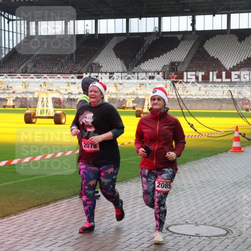 07.12.2025 - St. Pauli X-Mass-Run No. 15 Luisa Fischer http://msf.ph/oto/9380220 07.12.2025 10:39:10 Ziel 2078, 2085, 3061, 1250, 1255, 2078, 2085, 2827, 2828, 2943, 3058, 3061 meine-sportfotos.de