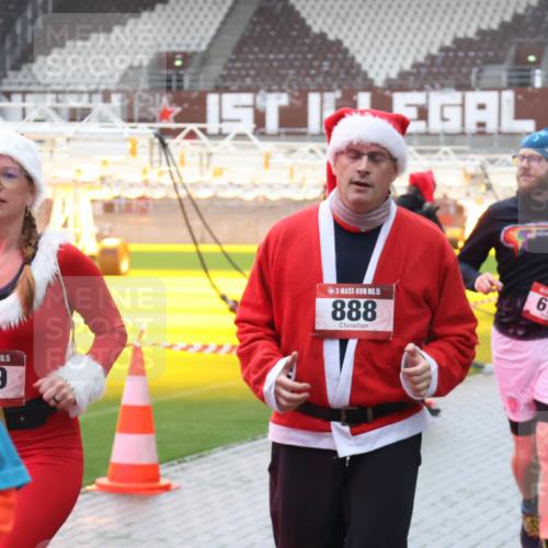 07.12.2025 - St. Pauli X-Mass-Run No. 15 Luisa Fischer http://msf.ph/oto/9380227 07.12.2025 11:12:56 Ziel 15, 39, 15, 888, 671, 46, 76, 79, 218, 388, 416, 489, 494, 597, 605, 663, 671, 682, 695, 718, 819, 836, 839, 888, 1142, 1246, 1261, 1278, 1420, 1422, 1423, 1609, 1610, 2858, 3167, 4794, 4802, 4804 meine-sportfotos.de