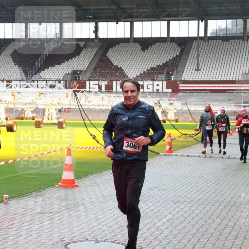 07.12.2025 - St. Pauli X-Mass-Run No. 15 Luisa Fischer http://msf.ph/oto/9380231 07.12.2025 10:39:12 Ziel 3061, 1255, 1250, 2943, 1250, 1255, 1417, 2078, 2085, 2827, 2828, 2943, 3058, 3061 meine-sportfotos.de