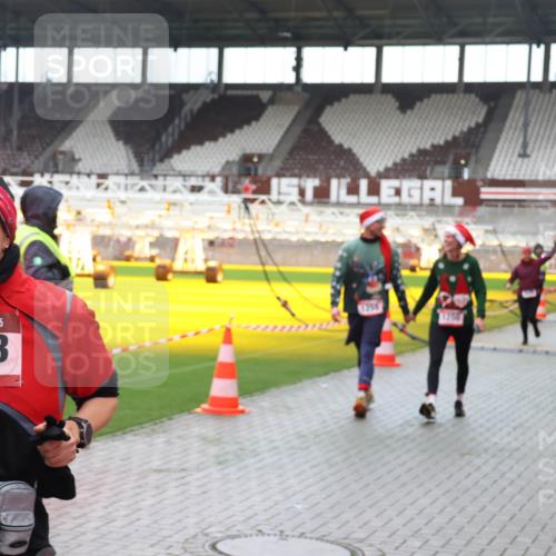 07.12.2025 - St. Pauli X-Mass-Run No. 15 Luisa Fischer http://msf.ph/oto/9380248 07.12.2025 10:39:20 Ziel 15, 2943, 1250, 1255, 1417, 2078, 2085, 2827, 2828, 2943, 3058, 3061 meine-sportfotos.de