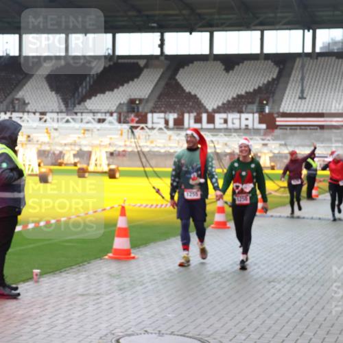 07.12.2025 - St. Pauli X-Mass-Run No. 15 Luisa Fischer http://msf.ph/oto/9380249 07.12.2025 10:39:20 Ziel 1255, 1250, 1250, 1255, 1417, 2078, 2085, 2827, 2828, 2943, 3058, 3061 meine-sportfotos.de