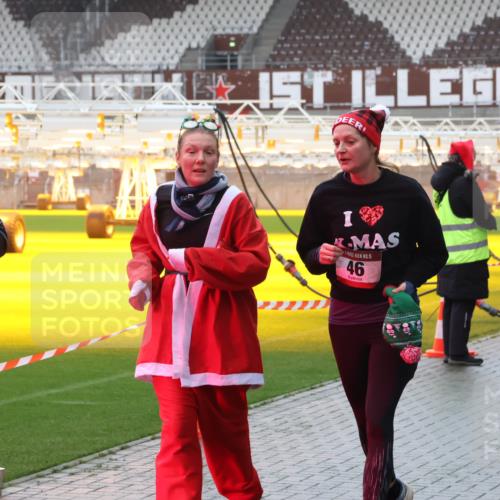 07.12.2025 - St. Pauli X-Mass-Run No. 15 Luisa Fischer http://msf.ph/oto/9380257 07.12.2025 11:13:02 Ziel 5709, 46, 15, 46, 76, 79, 218, 489, 494, 597, 605, 663, 671, 681, 682, 718, 836, 839, 888, 919, 1142, 1261, 1420, 1422, 1423, 1609, 1610, 2858, 3167, 4794, 4795, 4796, 4802, 4804 meine-sportfotos.de