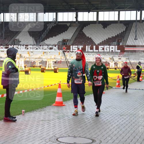 07.12.2025 - St. Pauli X-Mass-Run No. 15 Luisa Fischer http://msf.ph/oto/9380258 07.12.2025 10:39:21 Ziel 1, 1255, 1250, 2828, 1250, 1255, 1417, 2078, 2085, 2827, 2828, 2943, 3058, 3061 meine-sportfotos.de