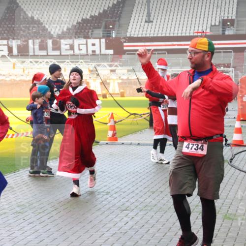 07.12.2025 - St. Pauli X-Mass-Run No. 15 Luisa Fischer http://msf.ph/oto/9380271 07.12.2025 10:08:37 Ziel 47, 35, 2692, 269, 4734, 1905, 2650, 2691, 2692, 2746, 3627, 3628, 4231, 4623, 4624, 4626, 4734, 4737, 4740 meine-sportfotos.de