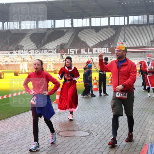 07.12.2025 - St. Pauli X-Mass-Run No. 15 Luisa Fischer http://msf.ph/oto/9380286 07.12.2025 10:08:38 Ziel 6709, 47, 2692, 4734, 2691, 1905, 2650, 2691, 2692, 2746, 3627, 3628, 4231, 4623, 4624, 4626, 4734, 4737, 4740 meine-sportfotos.de