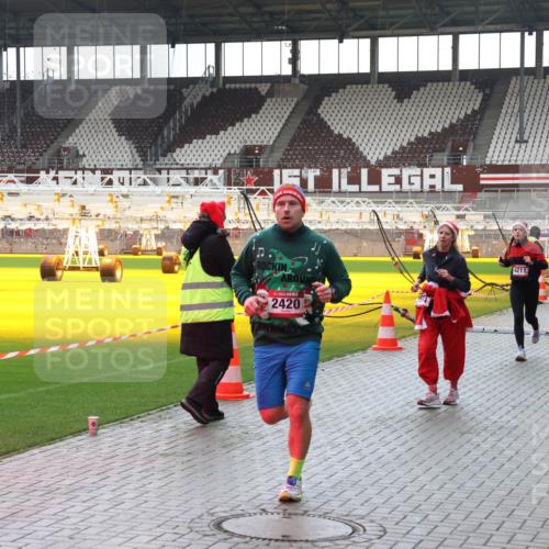 07.12.2025 - St. Pauli X-Mass-Run No. 15 Luisa Fischer http://msf.ph/oto/9380290 07.12.2025 10:39:56 Ziel 5709, 2420, 4211, 981, 1417, 1796, 1889, 2354, 2420, 2588, 2828, 3118, 3240, 3242, 4207, 4211 meine-sportfotos.de