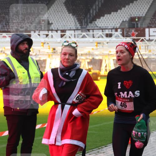 07.12.2025 - St. Pauli X-Mass-Run No. 15 Luisa Fischer http://msf.ph/oto/9380292 07.12.2025 11:13:03 Ziel 6709, 66, 46, 15, 46, 76, 79, 218, 489, 494, 597, 605, 663, 671, 681, 682, 718, 836, 839, 888, 919, 1142, 1261, 1420, 1422, 1423, 1609, 1610, 2858, 3167, 4794, 4795, 4796, 4802, 4804 meine-sportfotos.de