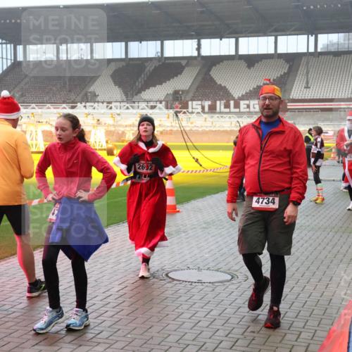 07.12.2025 - St. Pauli X-Mass-Run No. 15 Luisa Fischer http://msf.ph/oto/9380299 07.12.2025 10:08:39 Ziel 2692, 34, 4734, 2691, 1905, 2650, 2691, 2692, 2746, 3627, 3628, 4231, 4623, 4624, 4626, 4734, 4737, 4740 meine-sportfotos.de