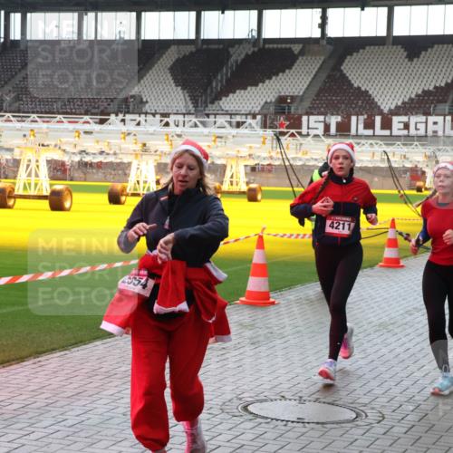 07.12.2025 - St. Pauli X-Mass-Run No. 15 Luisa Fischer http://msf.ph/oto/9380315 07.12.2025 10:39:59 Ziel 4954, 4211, 981, 1417, 1796, 1889, 2354, 2420, 2588, 3118, 3240, 3242, 4207, 4211 meine-sportfotos.de