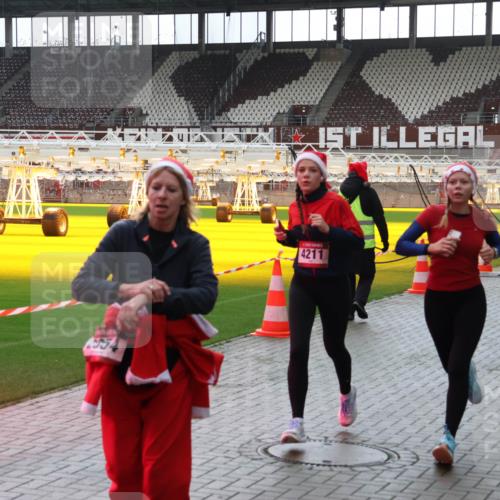 07.12.2025 - St. Pauli X-Mass-Run No. 15 Luisa Fischer http://msf.ph/oto/9380318 07.12.2025 10:39:59 Ziel 4211, 981, 1417, 1796, 1889, 2354, 2420, 2588, 3118, 3240, 3242, 4207, 4211 meine-sportfotos.de