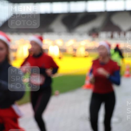 07.12.2025 - St. Pauli X-Mass-Run No. 15 Luisa Fischer http://msf.ph/oto/9380325 07.12.2025 10:40:00 Ziel 87, 108, 981, 1417, 1796, 1889, 2354, 2420, 2588, 3118, 3240, 3242, 4207, 4211 meine-sportfotos.de
